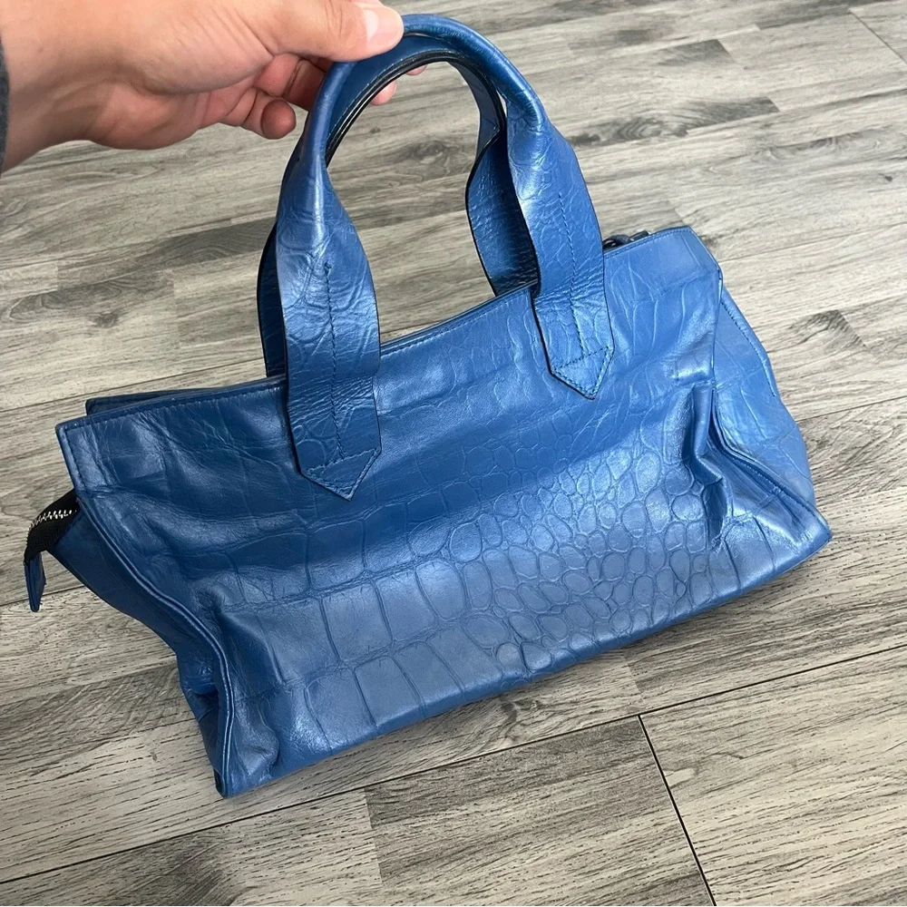 Carolina Crowley Milan Croc Embossed Blue Leather Bag With Silver Skull Charm - Picture 5 of 8